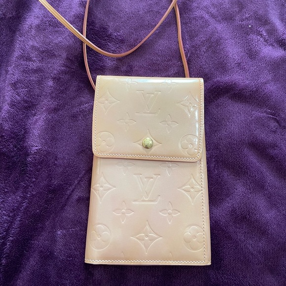 Authentic Louis Vuitton wallet on chain also can be a phone holder - Picture 3 of 11